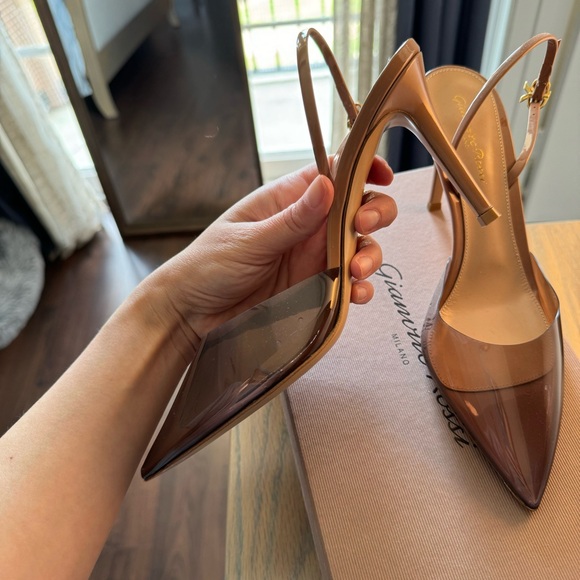 Gianvito Rossi D’Orsay heels in blush - Picture 6 of 8